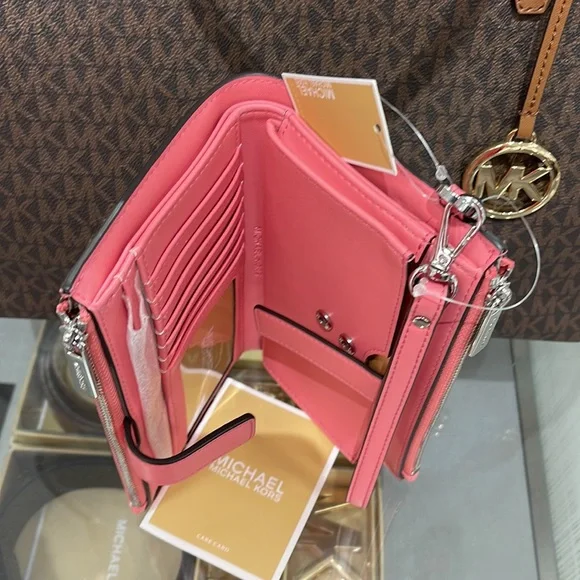 MICHAEL KORS JET SET TRAVEL 35S3GTVW7J LIGHT SAGE LG DOUBLE ZIP WRISTLET-WALLET - Picture 9 of 16